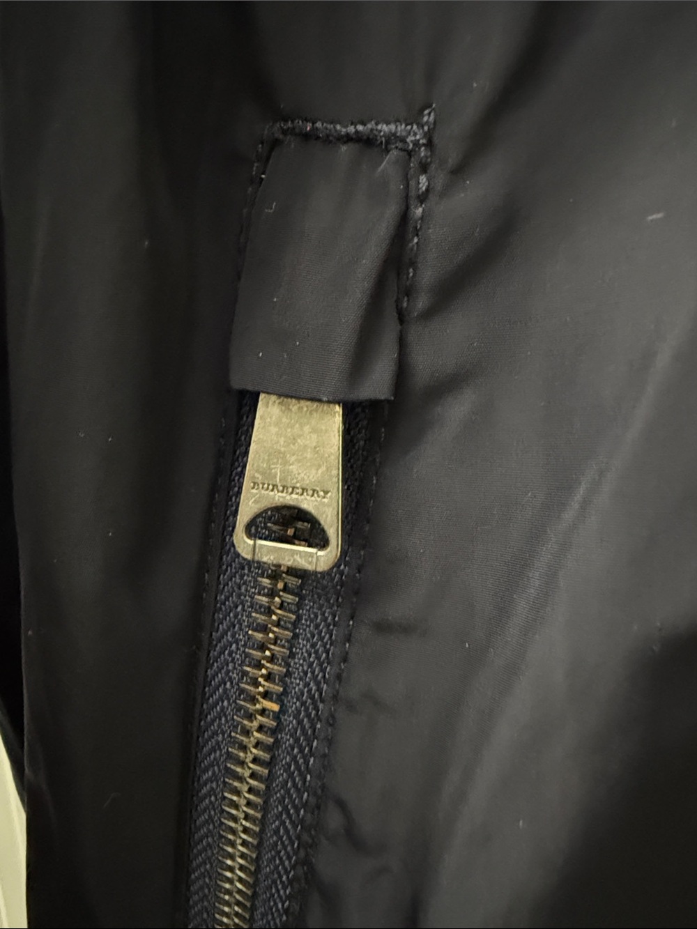 Burberry Navy Lightweight Zip Jacket with stowaway hood - Picture 2 of 14